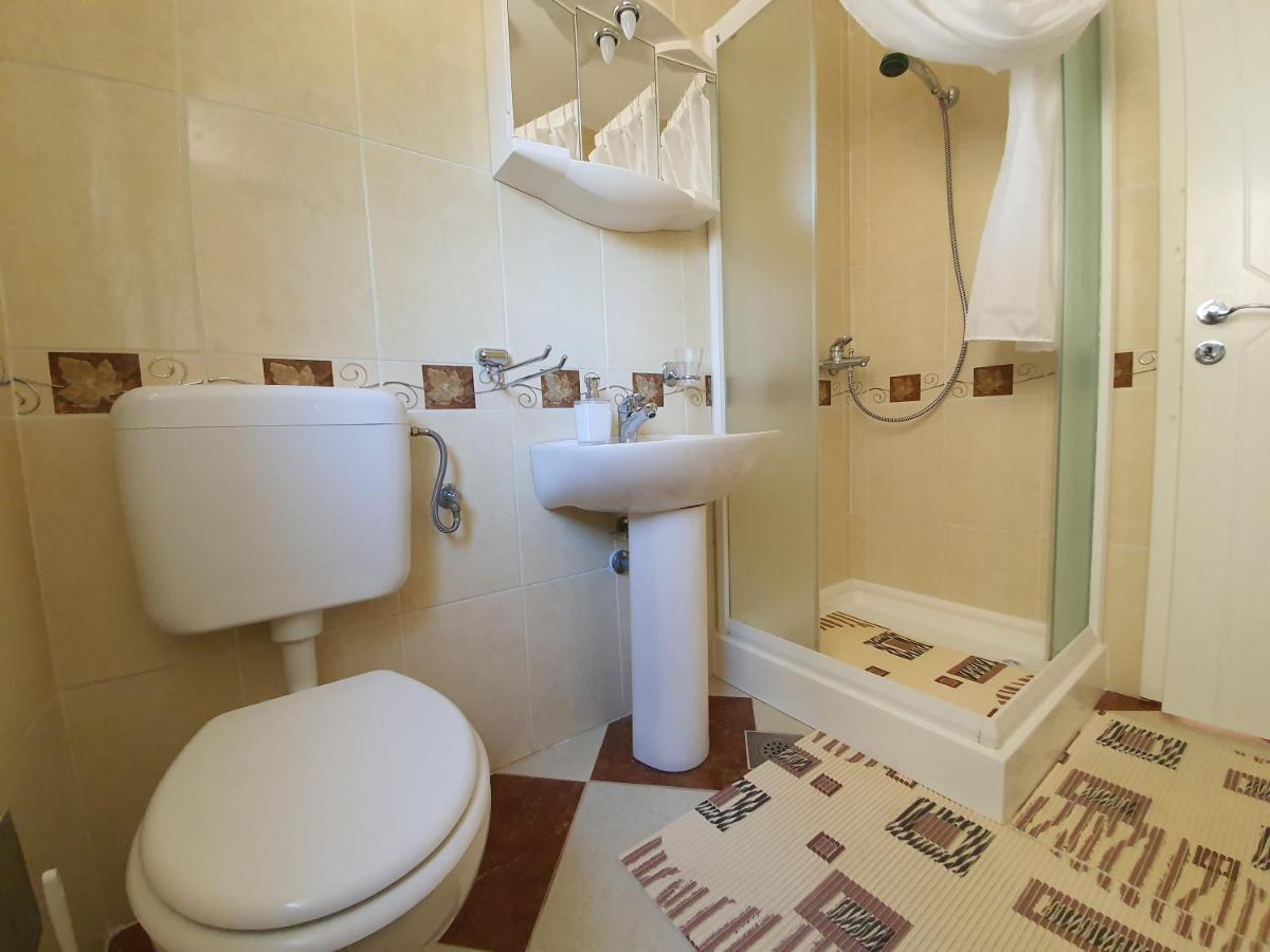 נובליה The Nifty Nook Apartments מראה חיצוני תמונה
