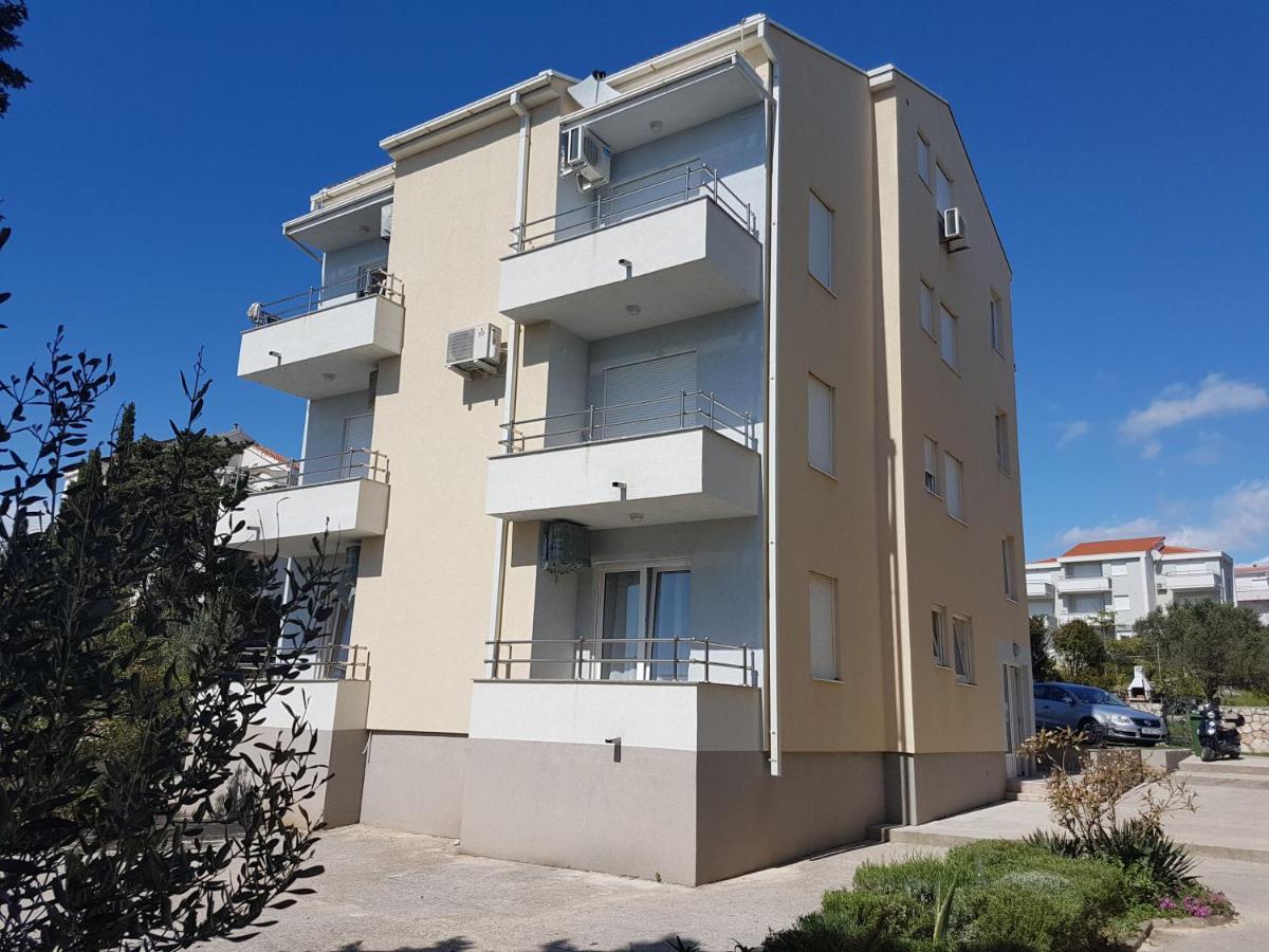 נובליה The Nifty Nook Apartments מראה חיצוני תמונה